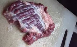 Танцующее «живое» мясо стало хитом соцсетей: появилось очень странное видео
