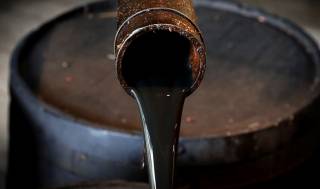 Цены на нефть начали снижение: эксперты объяснили, что произошло