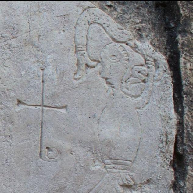 Граффити с изображением фантастического существа, которому 800 лет