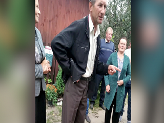 На Ровенщине активисты ПЦУ выселяют из дома священника УПЦ с семьей