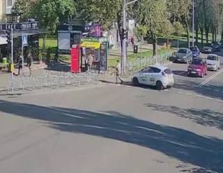 В одном из киевских спальников ученик догнал женщину на пешеходном переходе