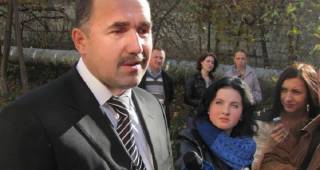 Мэра Золочево, собравшего «вече» у дома священника УПЦ, вызвали в полицию по делу за разжигание межконфессиональной вражды