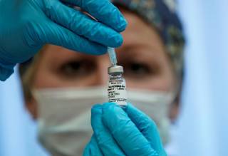 В СНБО рассказали, когда от коронавируса вакцинируют все население Украины