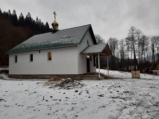 На Закарпатье освятили новый храм УПЦ, вместо захваченного сторонниками ПЦУ