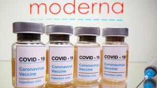 Американская компания Moderna уничтожит почти полмиллиона доз вакцины от коронавируса