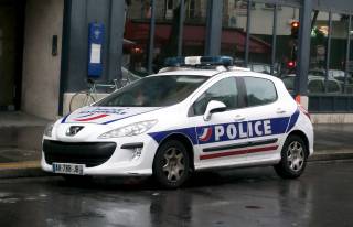 Во Франции мужчина учинил кровавую расправу над полицейскими