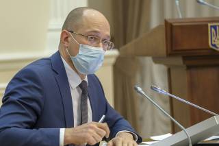 Премьер Шмыгаль отреагировал на информацию о тайной вакцинации чиновников в Украине
