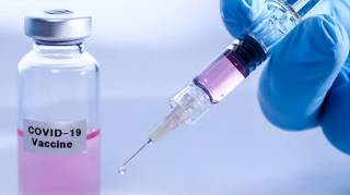 Украинцев, получивших вакцину от коронавируса, будут заносить в специальный реестр