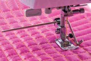 Полезная информация про аксессуары для швейных машин: лапки, иглы, петлители