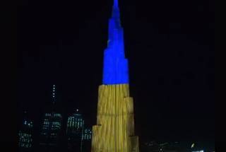 Самое высокое здание в мире окрасилось в цвета украинского флага