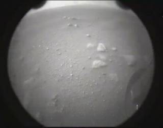 Очередной американский марсоход передал первые фотографии после успешной посадки
