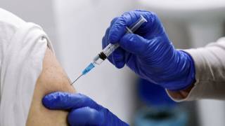 Украинцев призывают активнее вакцинироваться от коронавируса