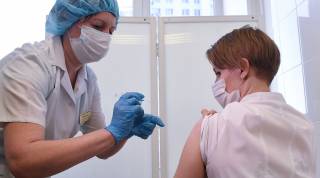 Американские аналитики пишут, что Украина провалила вакцинацию, отказавшись от инициативы Медведчука по производству «Спутник V»