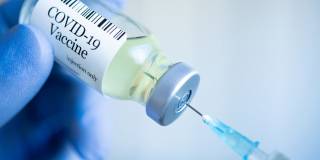 Вакцина Pfizer резко выросла в цене