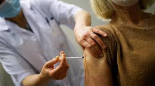 Во Франции вместо вакцины Pfizer пациентам кололи физраствор