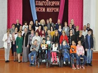 На Луганщине священники УПЦ передали материальную помощь детям с инвалидностью