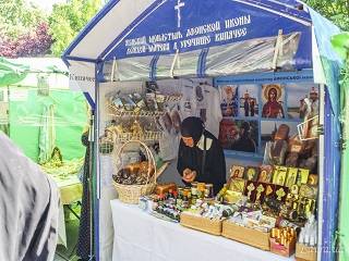 В Киево-Печерской лавре открылась православная ярмарка УПЦ