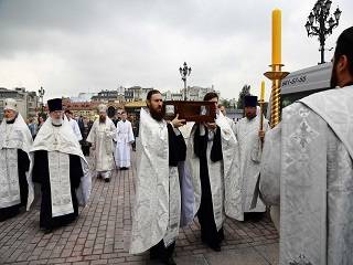 Крестный ход в честь 800-летия Александра Невского Церковь связала четырьмя сторонами света