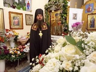 На Закарпатье в монастыре УПЦ несколько месяцев мироточит икона Богородицы