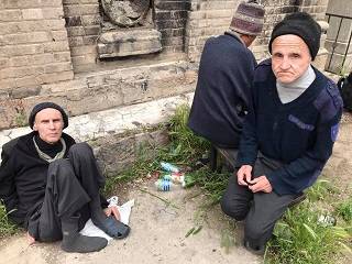 В Одессе монастырь УПЦ дал жилье трем инвалидам-пациентам психбольницы, которых оставили на кладбище