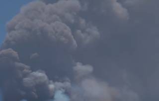 Появилось эпичное видео извержения вулкана Этна