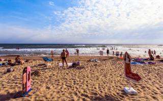 На одесских пляжах купаться крайне не рекомендуют