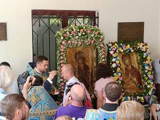В Луцк делегация Польской Православной Церкви привезла афонскую копию Холмской иконы Богородицы
