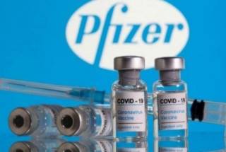 В Pfizer объяснили, почему нужно делать третью прививку от коронавируса