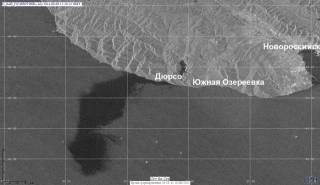 Из России в Черное море вылилось пятно нефти, которое видно из космоса