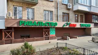 Владелец магазина устроил потасовку с парковщиком в центре Киева