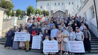 Верующие Украины провели массовые акции против приезда патриарха Варфоломея
