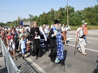 В Запорожской области верующие УПЦ прошли 30 км крестным ходом с молитвой об исцелении онкобольных