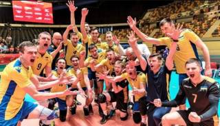 Украина в упорной борьбе победила Грецию на чемпионате Европы по волейболу