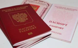 В ОРДЛО массово раздают российские паспорта, которые ничего не стоят
