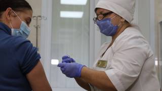 Стало известно, будут ли в Украине вакцинировать третьей дозой от коронавируса