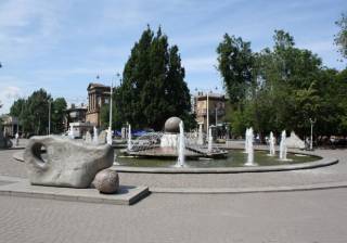 Житель Запорожья собирает подписи, чтобы переименовать парк Маяковского в честь героя гей-порно