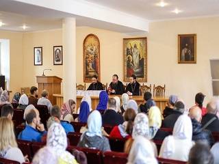 170 человек стали слушателями катехизаторских курсов при Киевских духовных школах