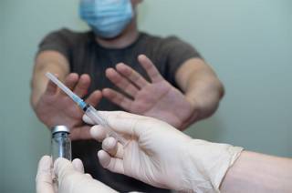 В Минздраве рассказали, кому нельзя вакцинироваться от коронавируса