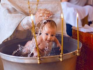 Священник УПЦ рассказал о смысле таинства Крещения
