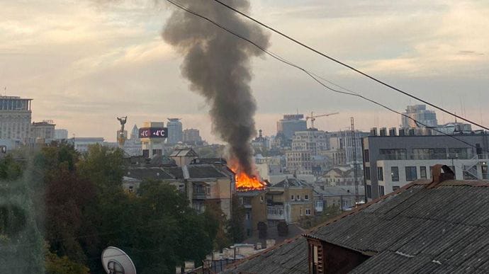 Пожар на ул. Костельной в центре Киева