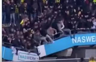 Появилось видео, как под нидерландскими болельщиками обрушилась футбольная трибуна