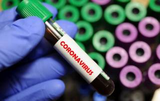 Британские ученые обнаружили новый штамм коронавируса, который заразнее «Дельты»