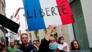 Почему европейцы протестуют против обязательной вакцинации?