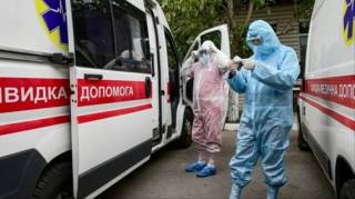 Уровень заболеваемости коронавирусом в Украине значительно превышает норму