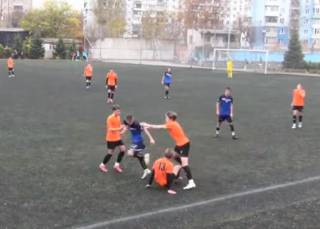 Матч чемпионата Украины по футболу среди подростков закончился массовой дракой с участием тренеров и родителей