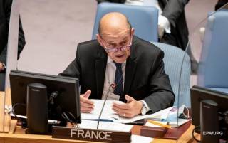 Франция пригрозила России серьезными последствиями в случае нападения на Украину