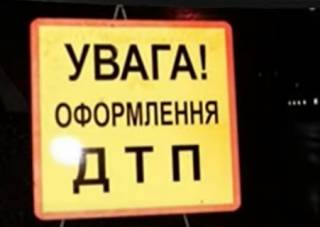 В Киеве таксист умер за рулем автомобиля – появилось видео с места ДТП