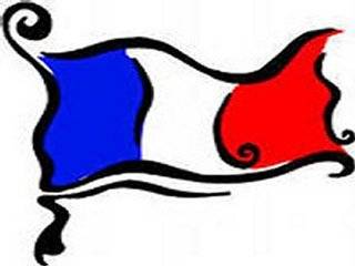 Президент Макрон изменил флаг Франции, чтобы он не сливался с евросоюзовским