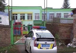 Уволенная из-за невакцинации воспитательница устроила дебош в детском саду