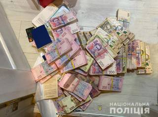 Молодые мошенники из Запорожья «продали» доверчивым согражданам одежду и обувь на миллионы гривен